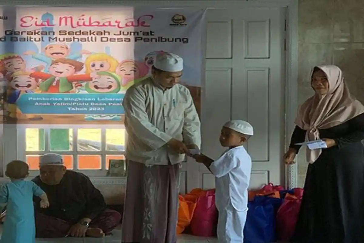 Puluhan Anak Yatim Piatu Bahagia Terima Bingkisan Lebaran dari GSJ Masjid Baitul Mushalli