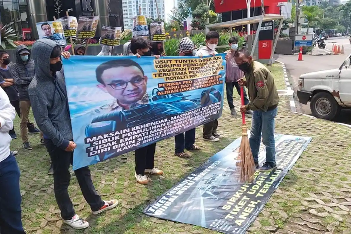 Massa Datangi Gedung KPK, Menuntut Dugaan Korupsi Formula E Diusut Sampai Tuntas