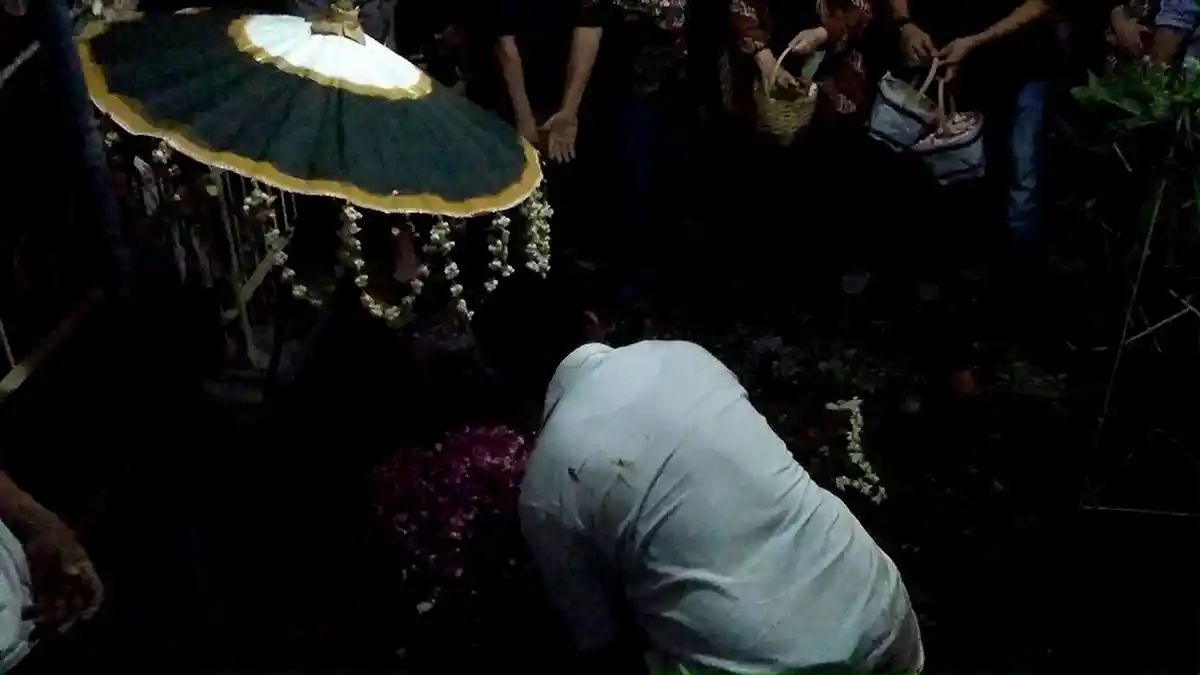 UPDATE: Istri Wakapolda Jateng Dimakamkan di TPU Pracimaloyo Makam Haji