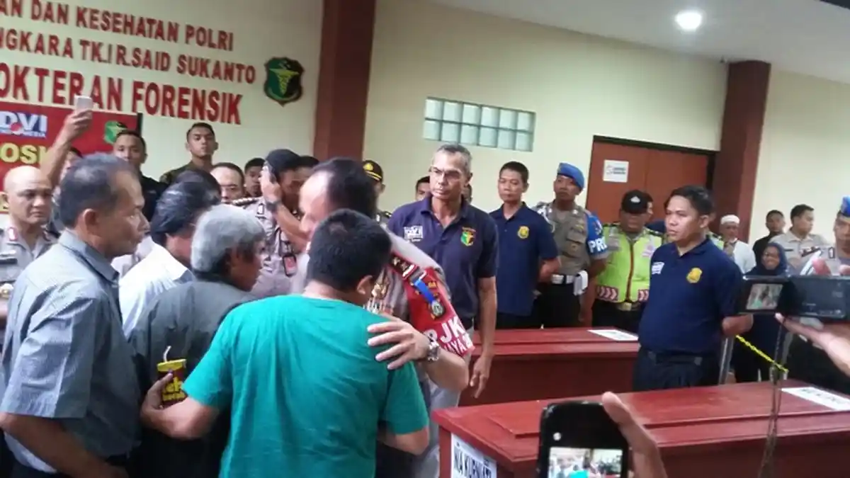 Kapolda Metro Jaya Serahkan Tiga Jenazah Teridentifikasi