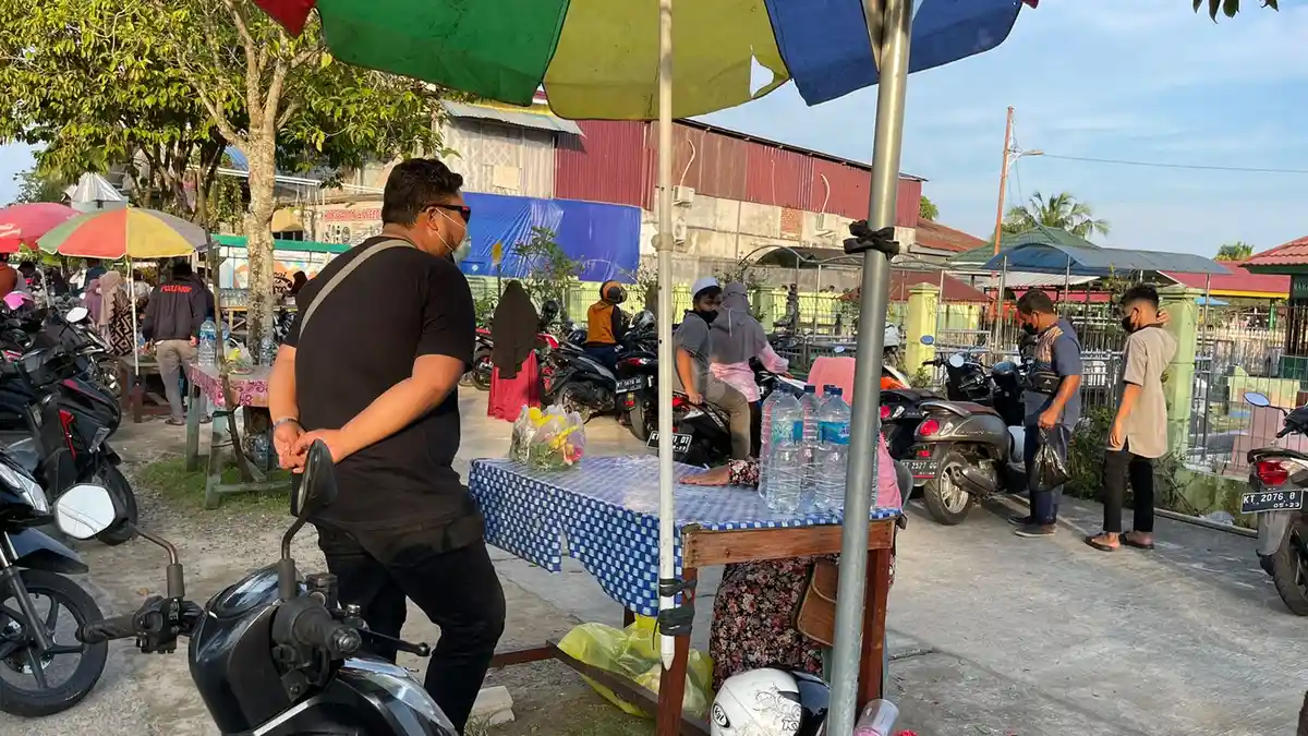 Berkah Ramadhan, Penjual Kembang Pemakaman di Bontang Raih Omset Ratusan Ribu Rupiah Perhari