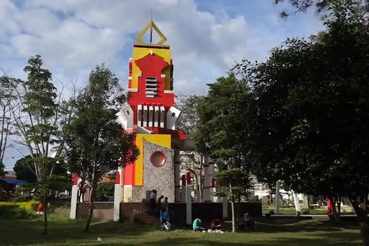 Tugu Aman Dimot Tempat Rekreasi di Aceh Tengah yang Banyak Menyediakan Jajanan Kaki Lima pada Sore