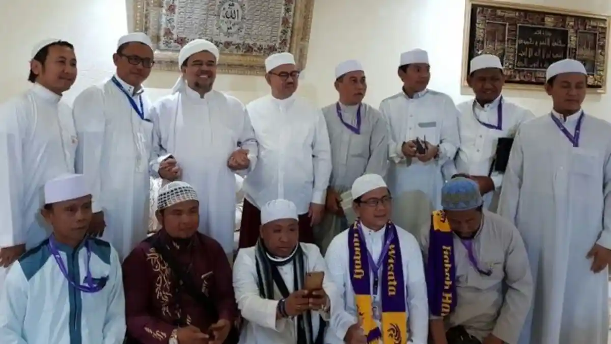Sudirman Said Temui Rizieq Shihab Saat Umrah di Tanah Suci