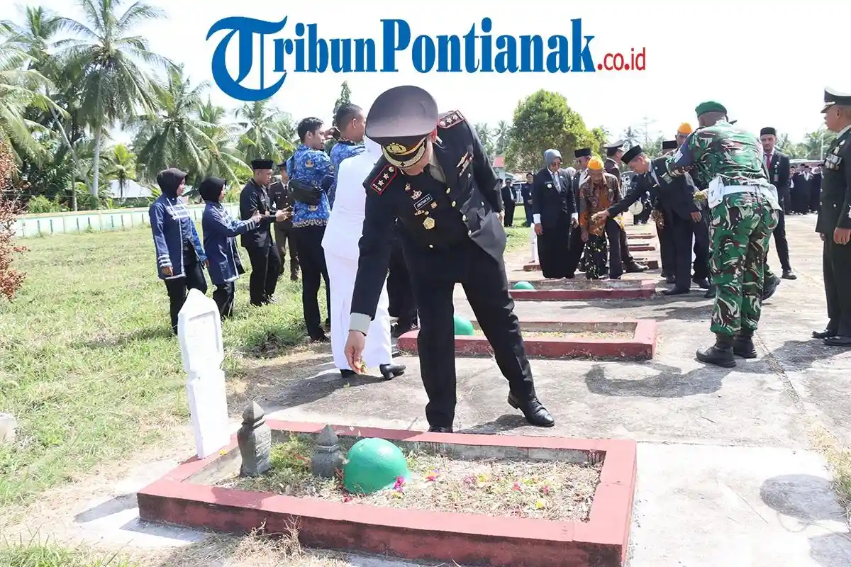 Peringati Hari Pahlawan, Kapolres Mempawah Pimpin Ziarah dan Tabur Bunga di TMP