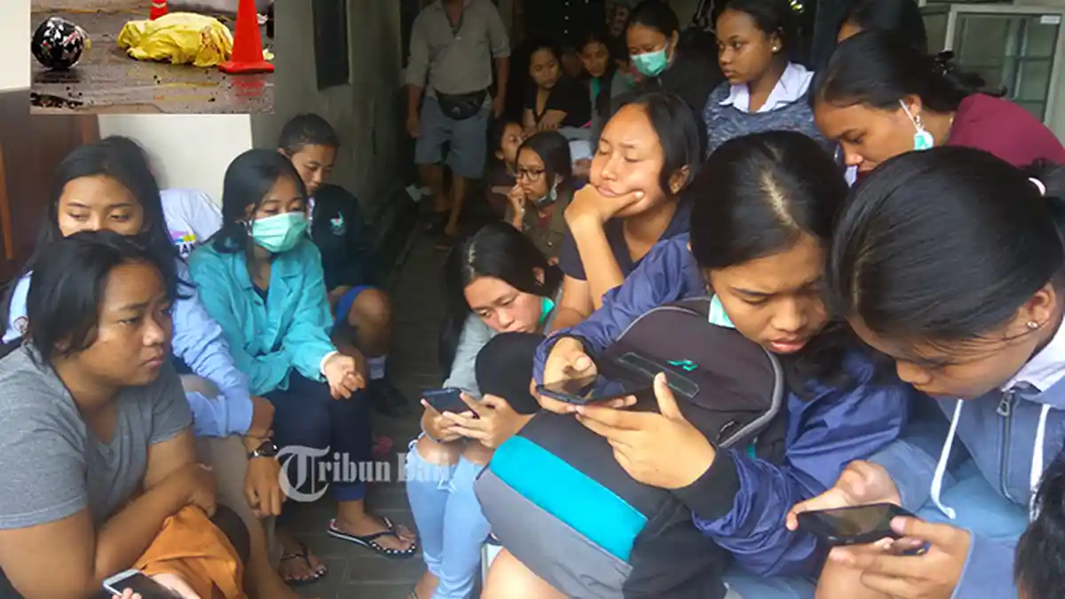 Siswa SMAN 1 Tewas Mengenaskan, Puluhan Siswa-Siswi Datangi Rumah Gede Yuda