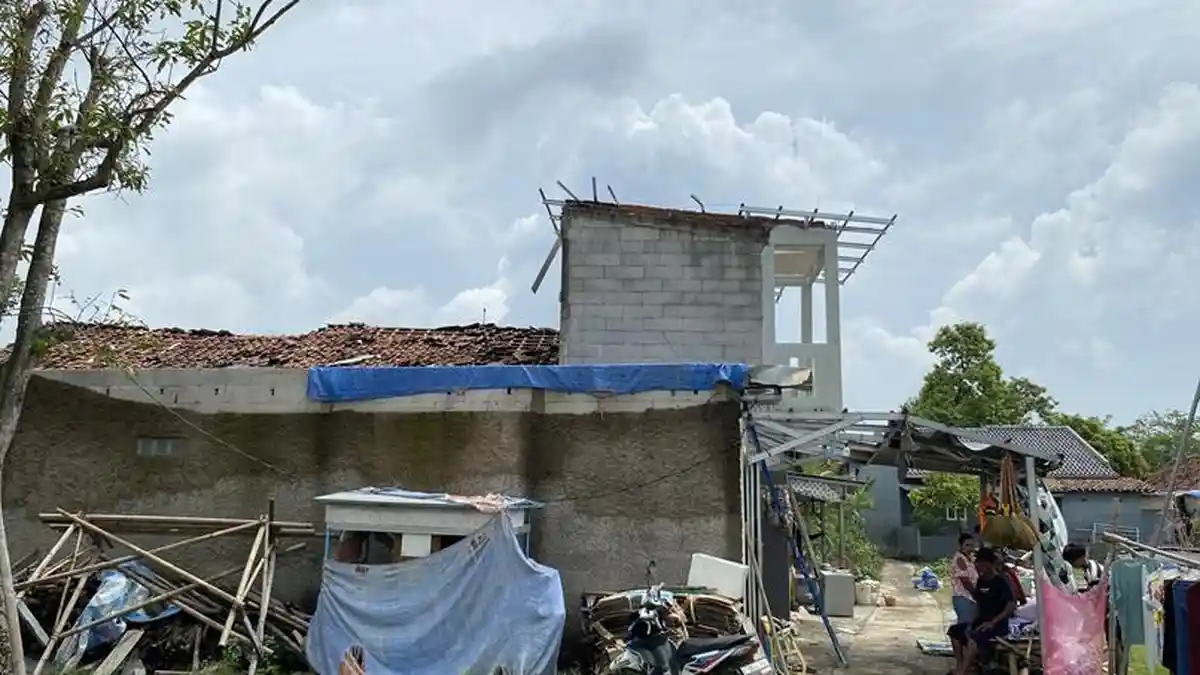 Kesaksian Warga Soal Angin Puting Beliung yang Rusak Rumah 2 Lantai di Desa Bugis Indramayu