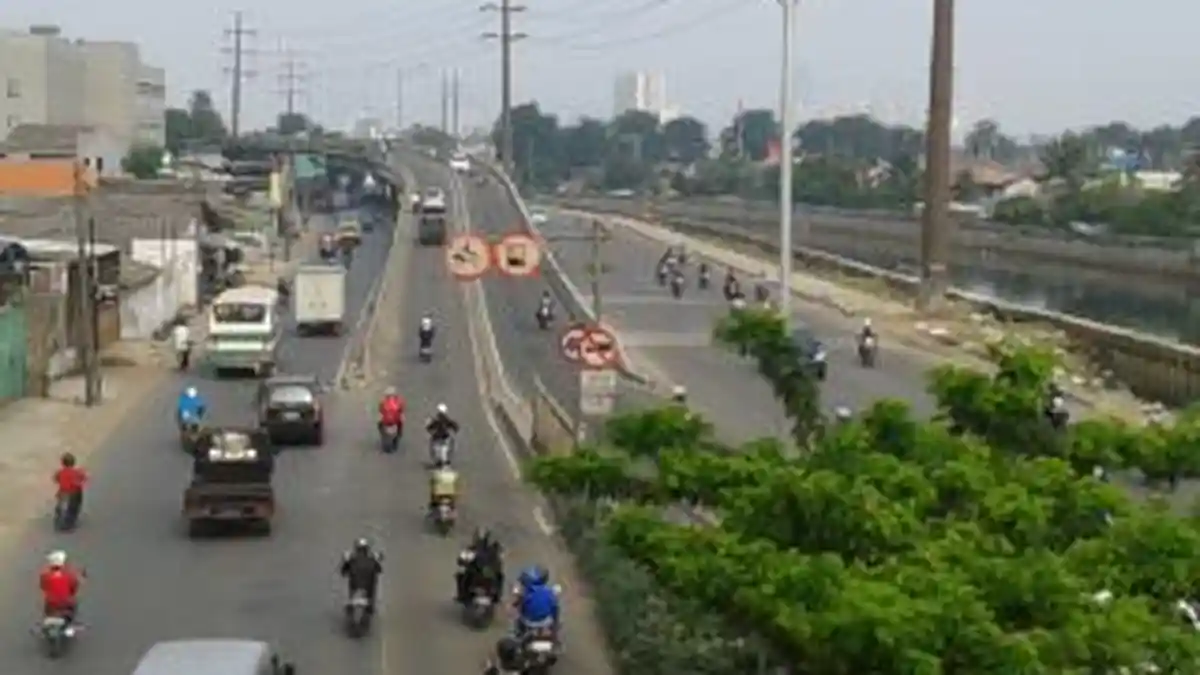 Demi Keamanan, Pemotor Dilarang Melintas di Jalan Layang Pesing