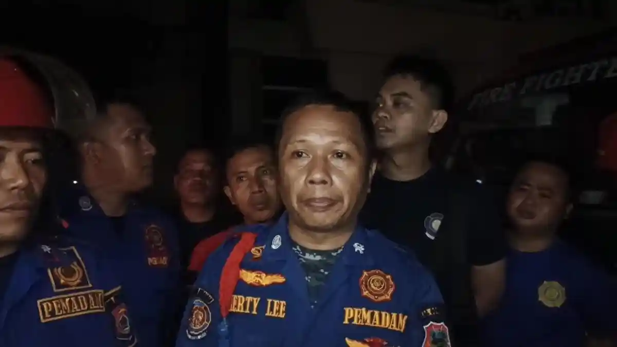 Api Menjalar dari Lantai 3 Polda Gorontalo, 10 Mobil Damkar Dikerahkan, Petugas Sempat Kesulitan