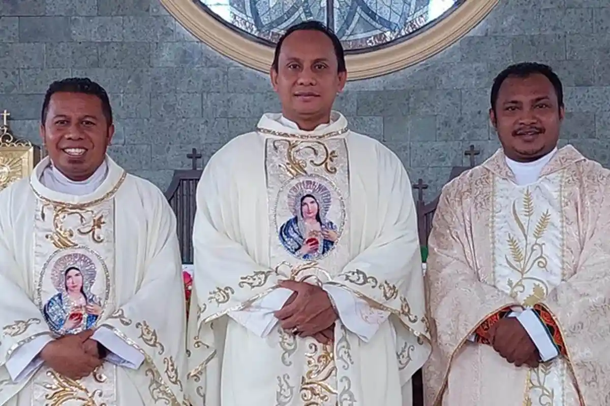 RD Simon Tamelab Dinilai Uskup dan Umat  Memenuhi Tri-Tugas dengan Baik