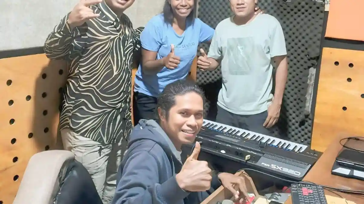 Musisi Nasional Raymond J Lekatompessy Gandeng Penyanyi NTT Lince ...