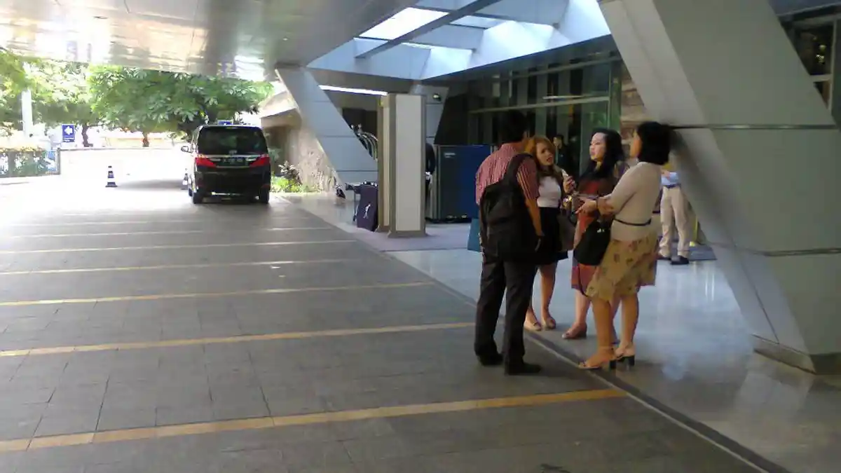 Nikita Mirzani dan Puty Tidak Terdaftar di Buku Tamu Hotel Kempinski