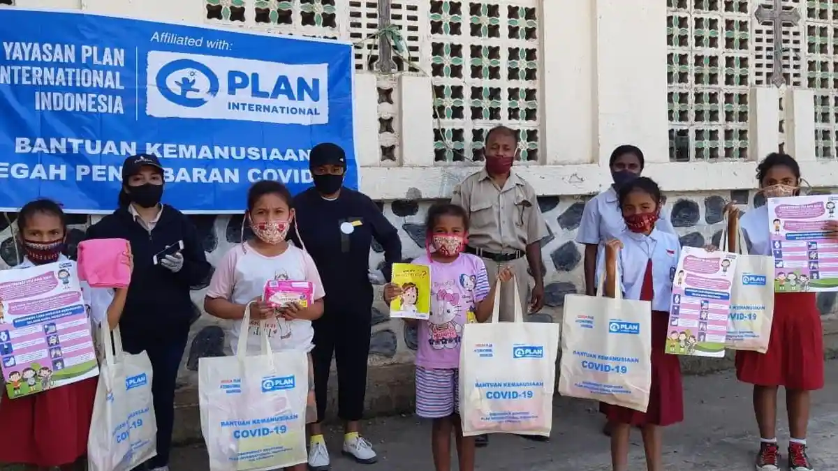 Plan Indonesia Bagikan Ribuan Alat Kebersihan dan Perlengkapan Sekolah di Lembata