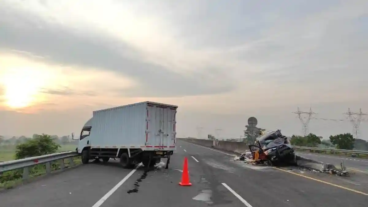 Kecelakaan di KM 322 Tol Pemalang, 5 Orang Luka-luka