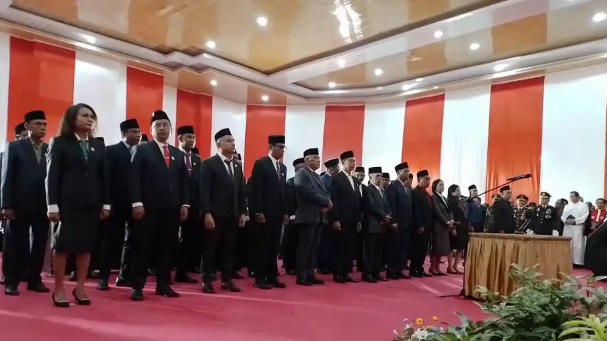 35 Anggota DPRD Kabupaten Kupang Dilantik, Daniel Taimenas Jadi Ketua Sementara