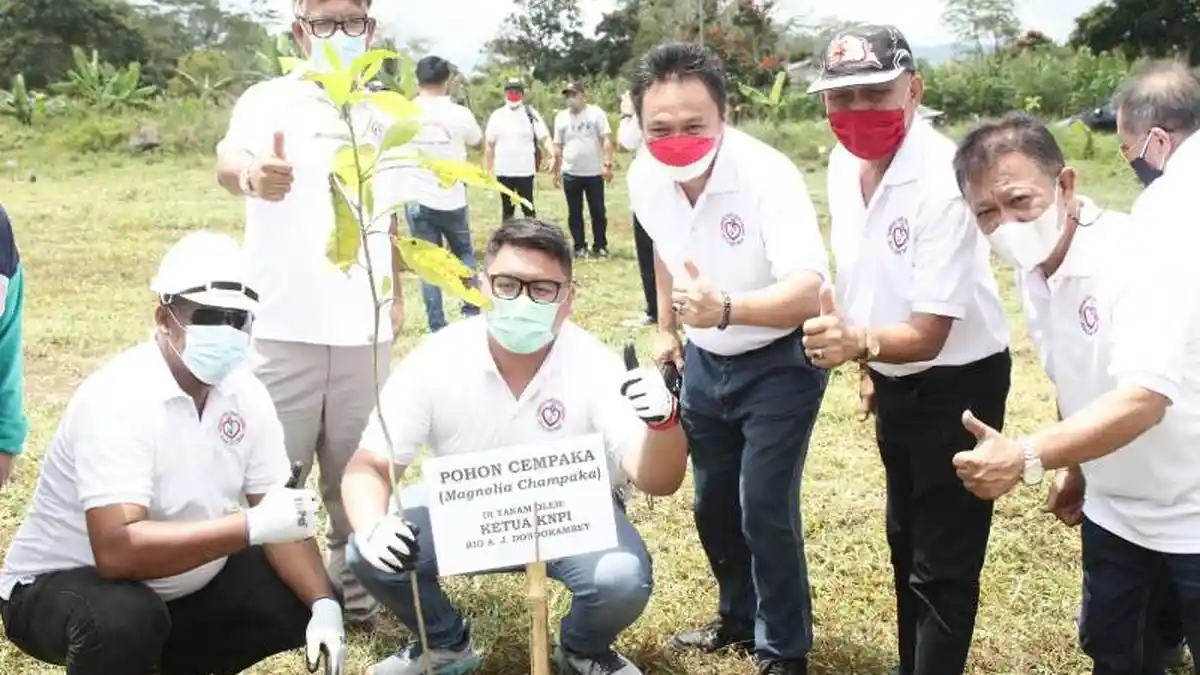 Rio Dondokambey Kerja Sama Unima Helat Penanaman Pohon di Sekitar Danau Tondano
