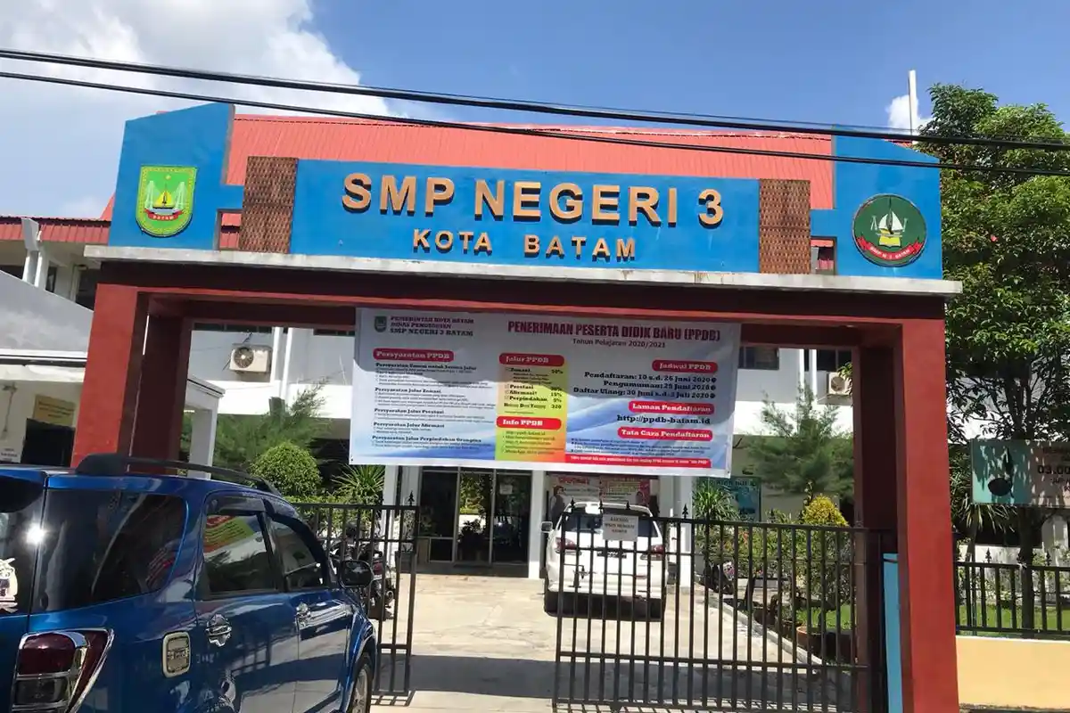 Sulitnya Akses Link PPDB Batam, Orang Tua Pantau Server Sejak Dini Hari Hingga Datangi Sekolah