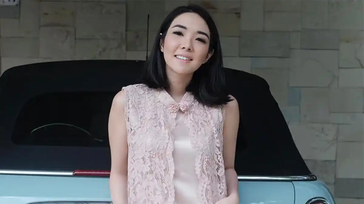 Instagram Gisella Anastasia - Pakaian Seksi Gisel Saat Pool Party, Bikin Perang Fans dan Haters
