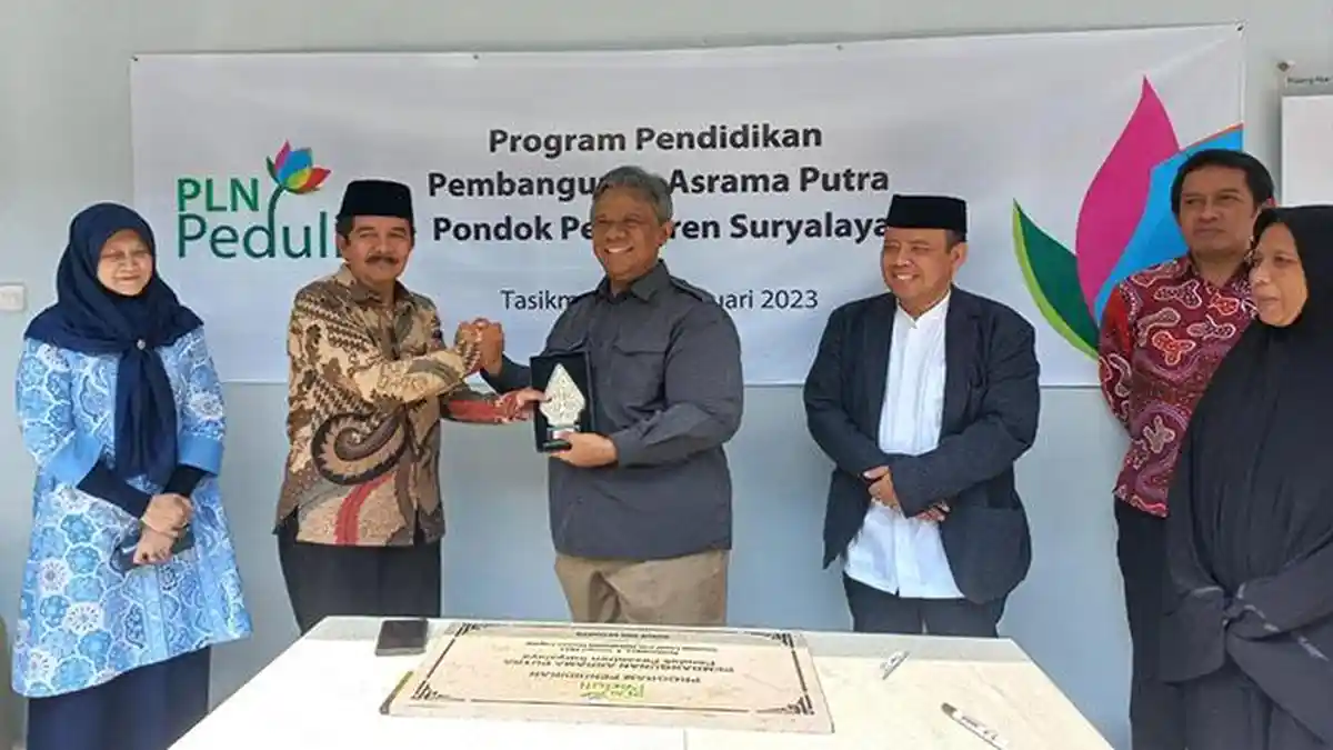 Dibantu PLN, Para Santri di Tasikmalaya Kini Tak Cemas Asrama Bocor dan Roboh