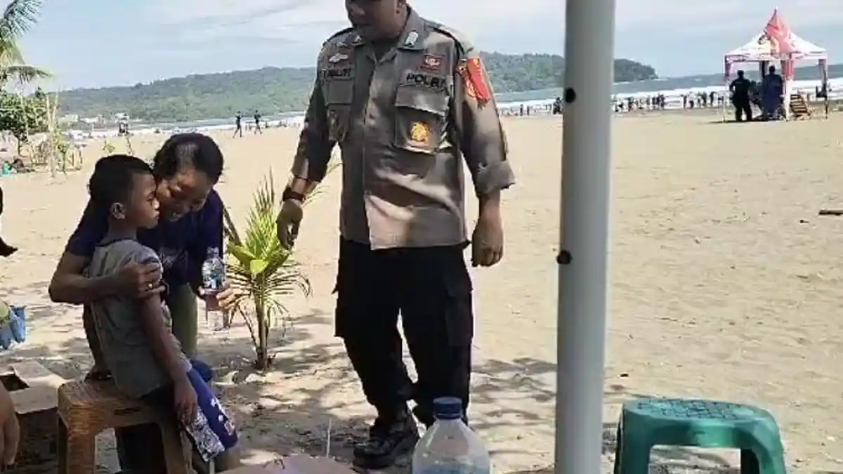 Objek Wisata di Pangandaran Dipadati Wisatawan, Kerap Terjadi Kasus Orang Tertinggal dari Rombongan
