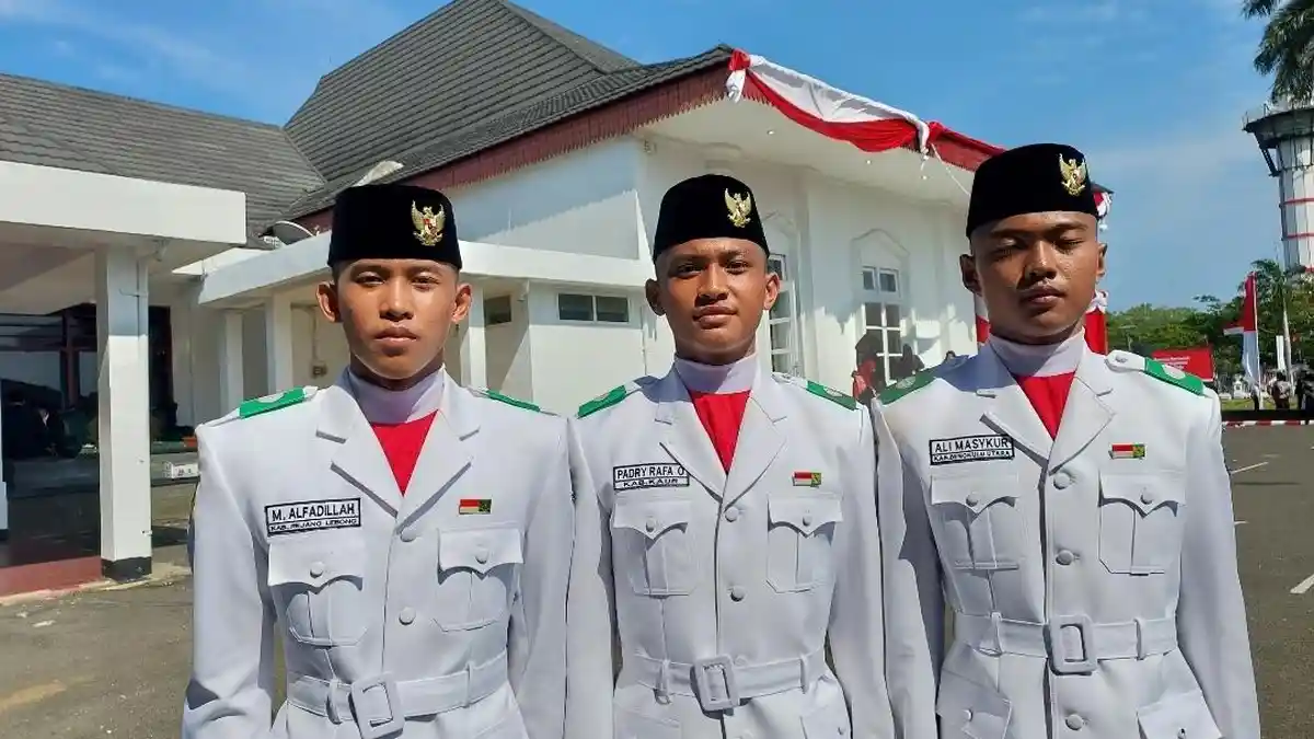 Sosok Tiga Pengibar Bendera Sangsaka Merah Putih HUT ke-80 RI di Balai Raya Semarak Bengkulu