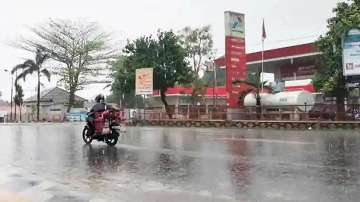 Prakiraan Cuaca Kalsel Minggu 23 November 2025, Hampir Seluruh Wilayah Diguyur Hujan