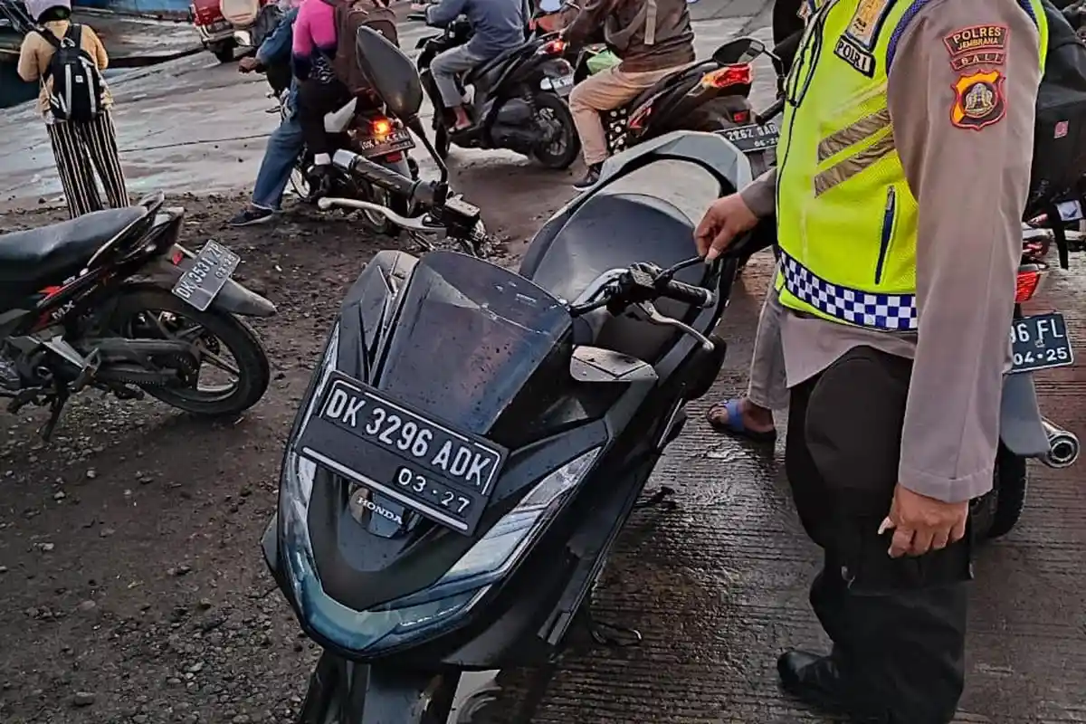 Kecelakaan Mudik 2022, Pengendara Motor Kecebur Di Dermaga Gilimanuk