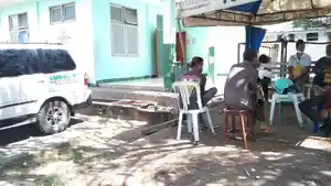 Kerabat-Kos-saat-berada-di-RS-TC-Hillers-Maumere-Sikka.jpg