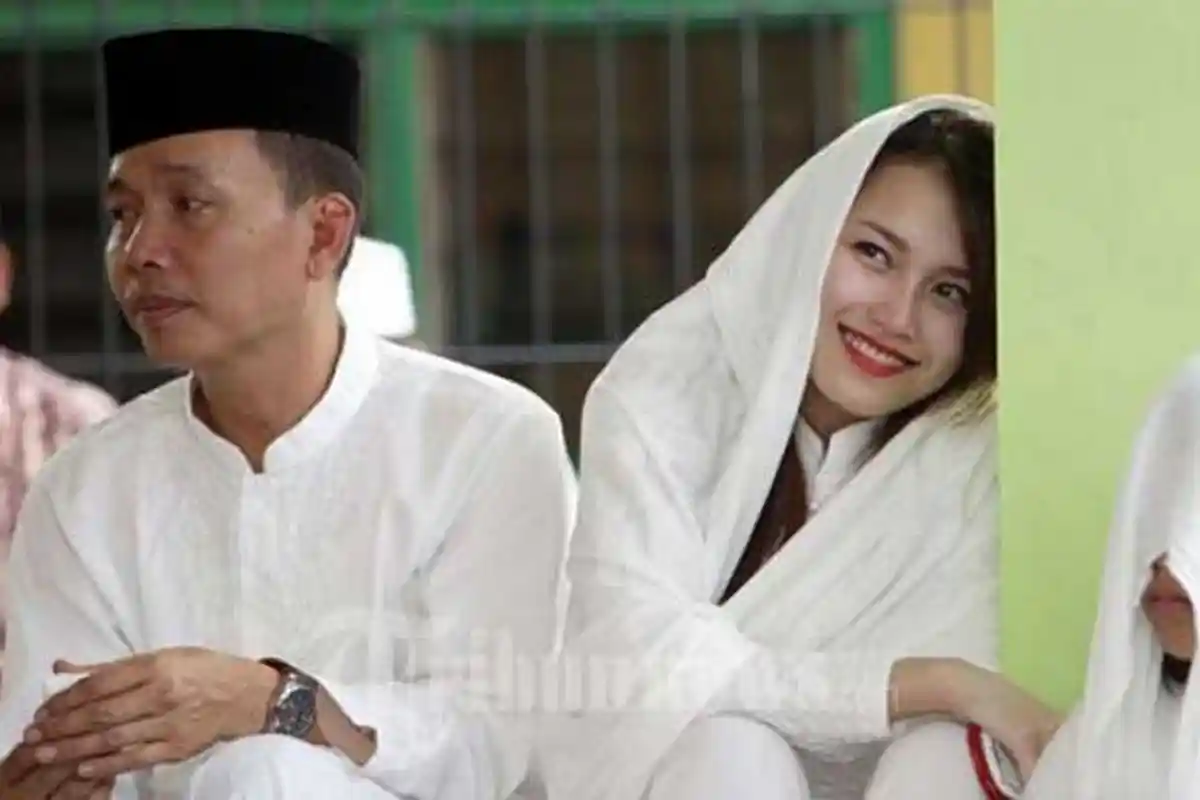 Sejak Ayu Ting Ting Jadi Artis, Sang Ayah Abdul Rozak tak Pernah Lagi Ambil Gaji PNS