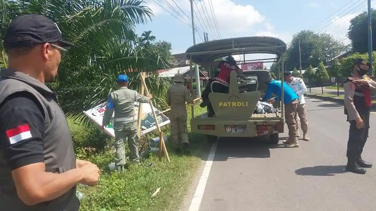 Tim Gabungan Bireuen Lanjutkan Penertiban Alat Peraga Kampanye