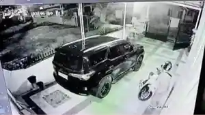 Pencurian_di_Rumah_Eks_Gubri_Syamsuar_Tak_Sampai_Semenit_Pelaku_Gondol_Sepeda_Motor.jpg