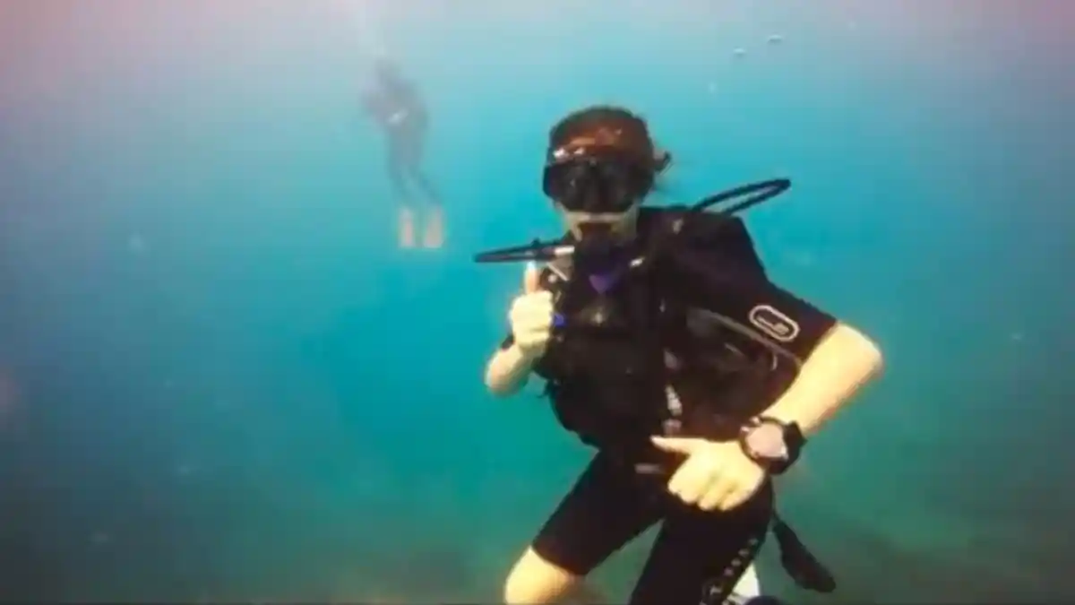 Aksi Kocak Raisa Saat Diving, Lepas Genggaman Tangan Hamish Daud Langsung Goyang!