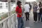 Lucy Giring Pengamen Saksofon