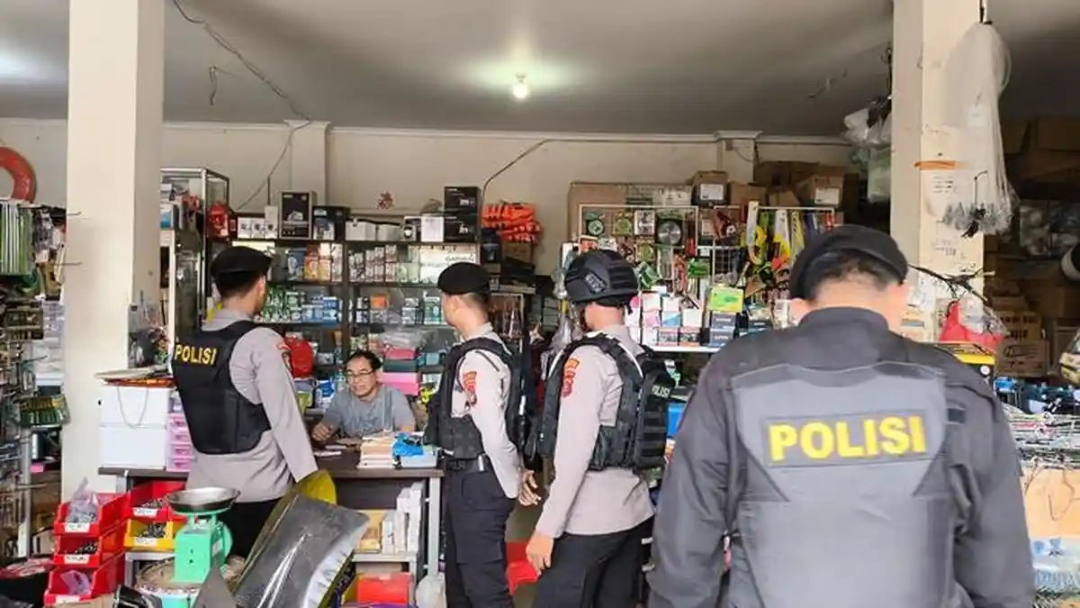 Polres Bangka Selatan Gencarkan Patroli, Waspadai Premanisme Berkedok Ormas - 20250514-PATROLI-Sejumlah-anggota-Kepolisian-Resor-Bangka-Selatan-ketika-1.jpg