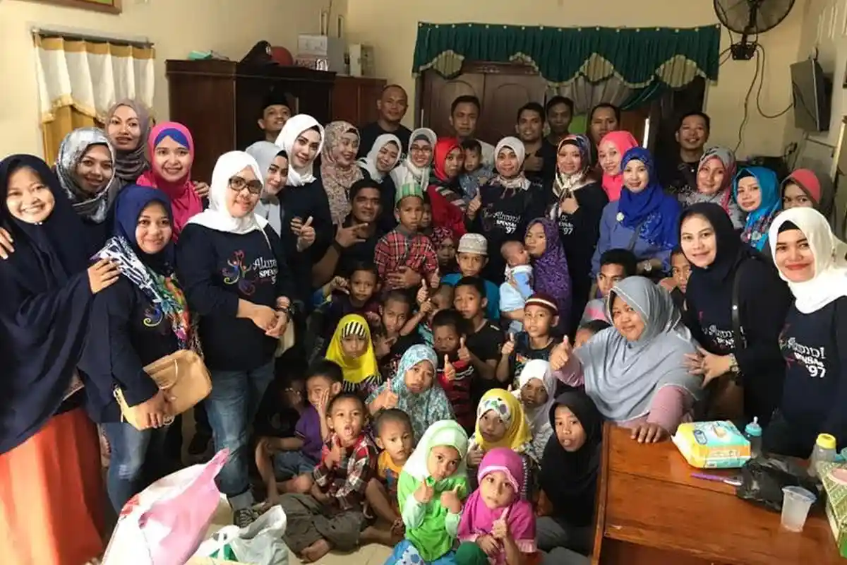 Gelar Baksos, Alumni SMPN 1 Sungguminasa Sambangi Empat Panti Asuhan