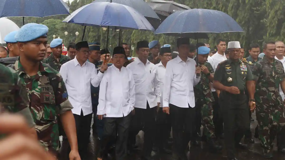Presiden Jokowi Melintas, Teriakan ''Tangkap Ahok'' Sahut-sahutan
