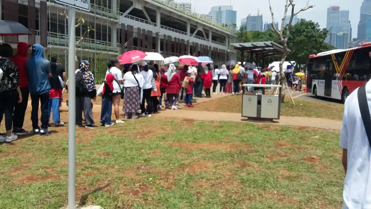 Tidak Ada Penambahan Armada, Walaupun Terjadi Antrian di Halte Kawasan GBK