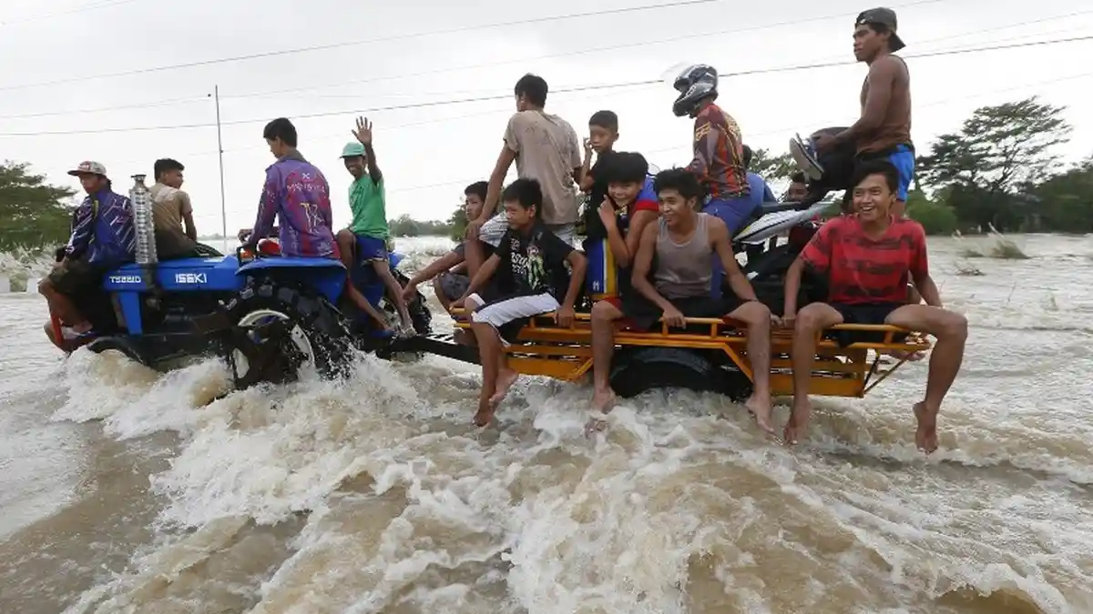 Banjir Bandang Akibat Topan Koppu Filipina Tewaskan 47 Orang