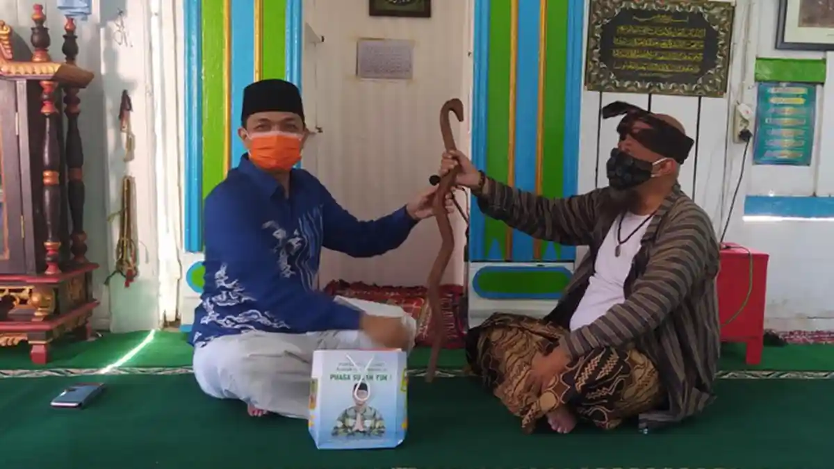 Gus Hans Kunjungi Langgar Bung Karno Kecil Hingga Makam Perancang Logo NU, ini Tujuannya