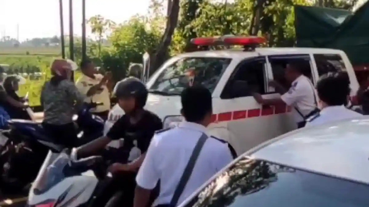 Sopir Ambulance Dikabarkan Tak Sadarkan Diri di Jalan Raya Sempidi, Ini Keterangan Polres Badung