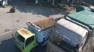 MACET-Kemacatan-di-jalur-menuju-Pelabuhan-Ketapang-Banyuwangi.jpg