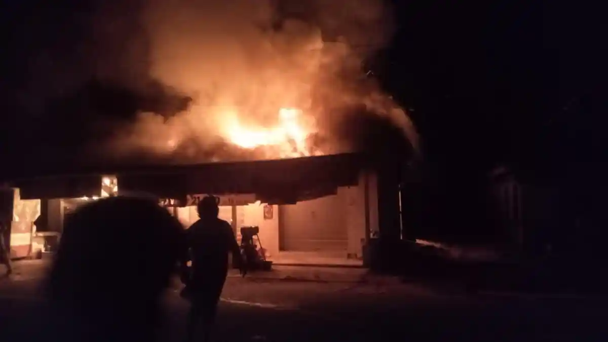 Toko Kelontong Warga Desa Mabet Ludes Terbakar