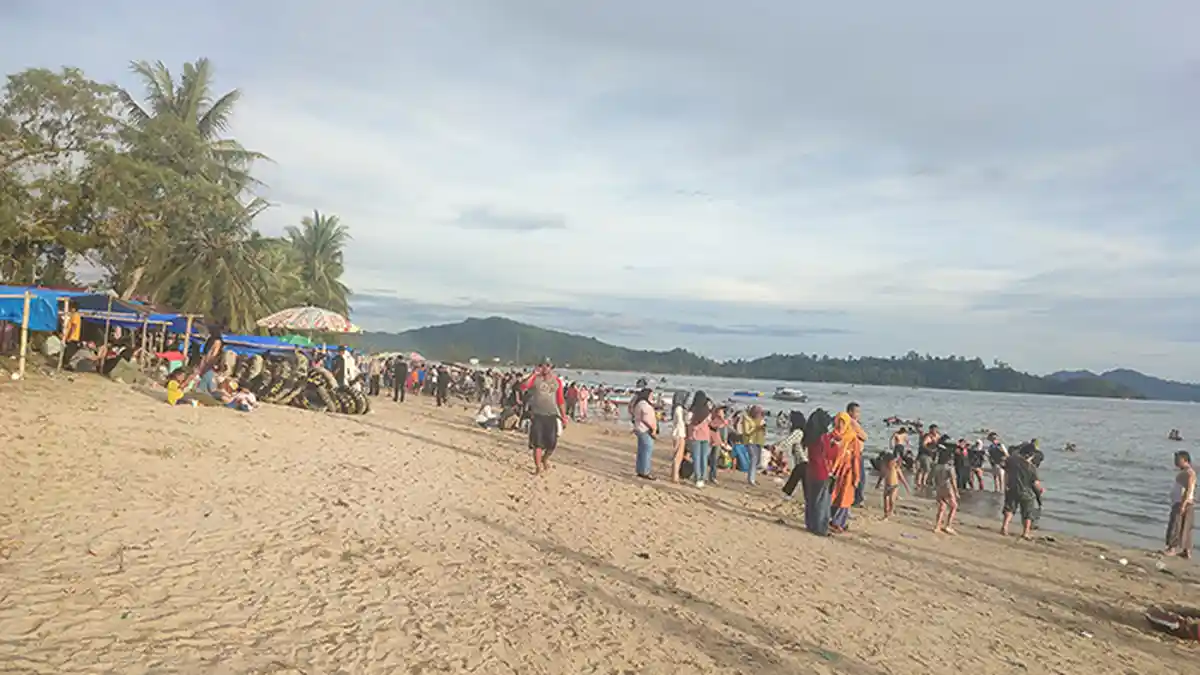 TIGA Pantai di Kota Pandan Kabupaten Tapteng Sumut ini Ramai Dikunjungi Masyarakat