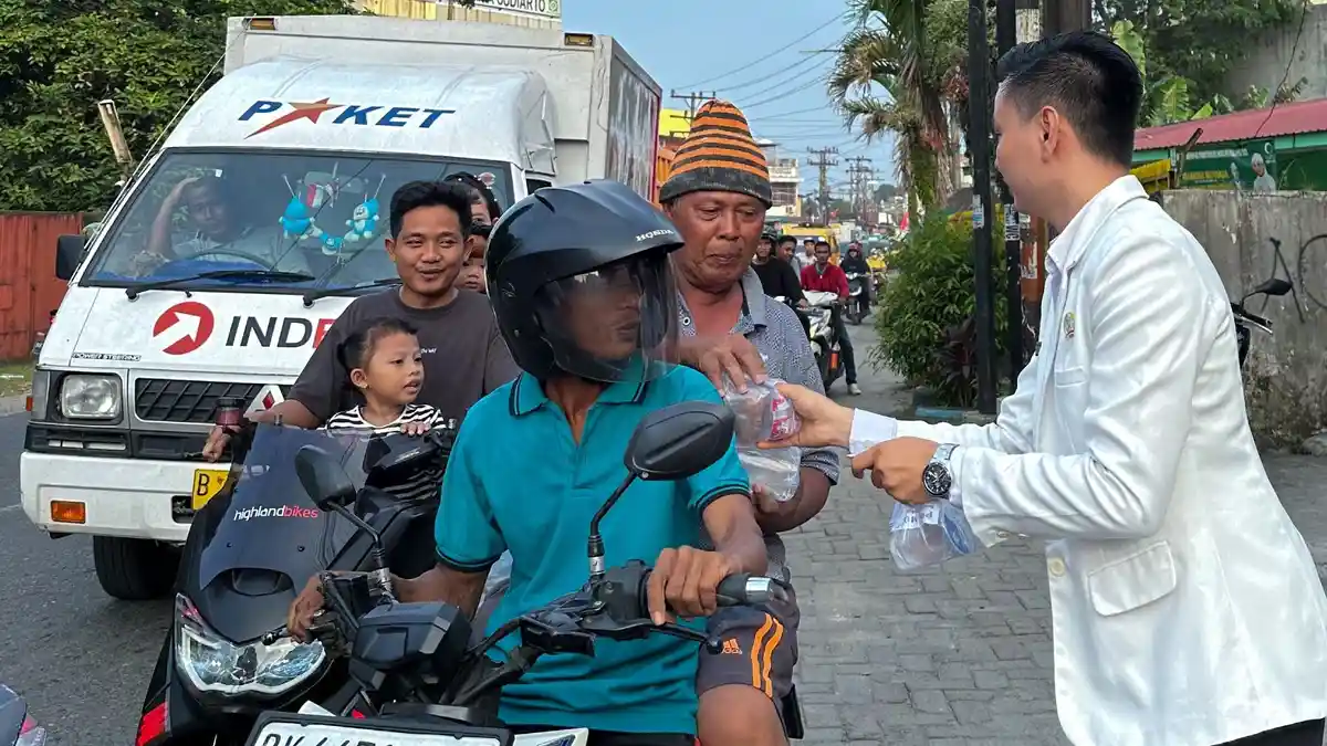 Berbagi Berkah di Bulan Suci, Apotek Nusantara Farma Care Bagikan Takjil dan Vitamin Gratis