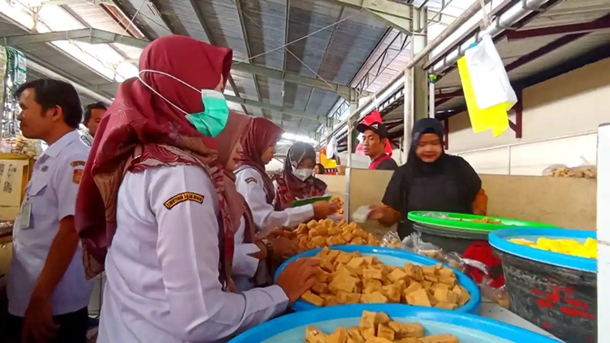 Jelang Lebaran 2023, Tim JKPD Wonosobo Lakukan Pengawasan Produk Pangan yang Beredar di Masyarakat