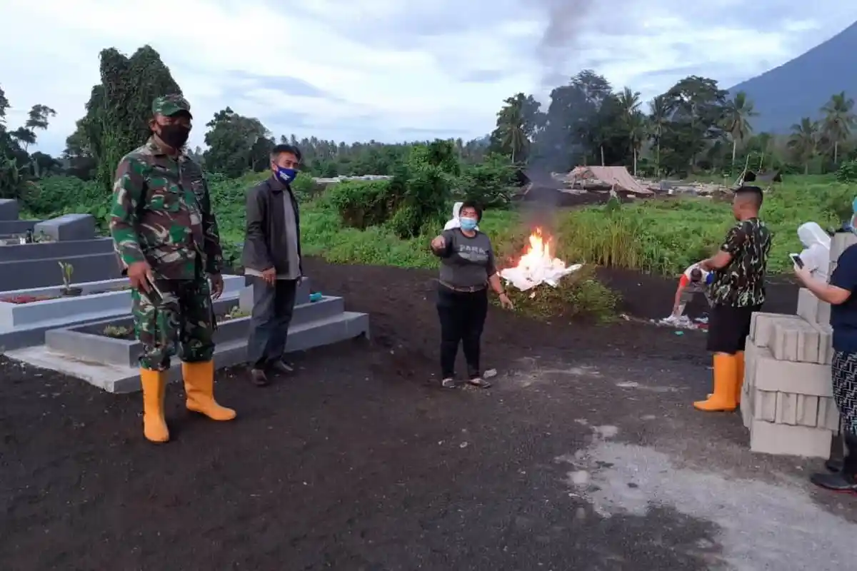 Ratusan APD Habis Pakai Dimusnahkan dengan Cara Dibakar