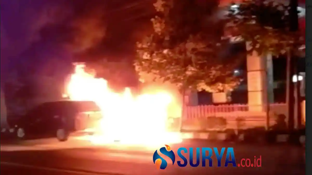 Mobilio Mendadak Terbakar di Depan SPBU Kota Kediri