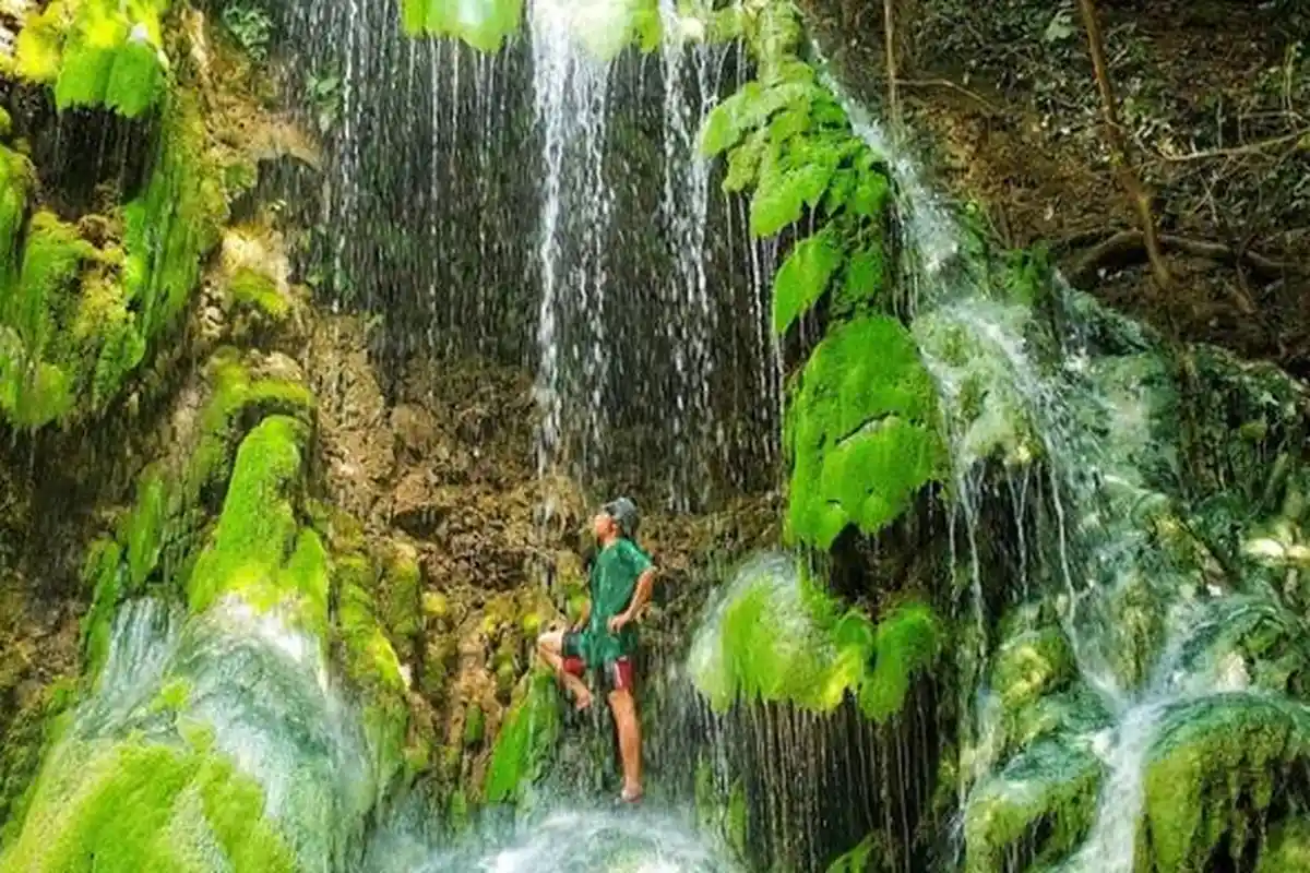 8 Destinasi Wisata Air Terjun di NTT: Dari Air Terjun Pangkadari di Manggarai Hingga Oehala di Timor