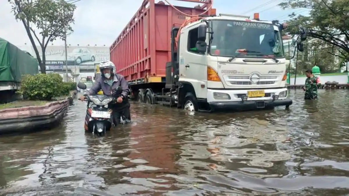 BMKG Peringatkan Cuaca Ekstrem Sepekan ke Depan, Waspadai Banjir, Longsor, dan Angin Kencang