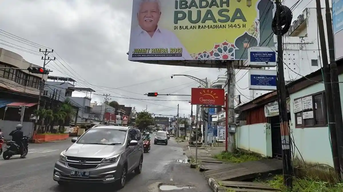 Baliho Imba Calon Walikota Manado Terpasang di Jalan Martadinata Paal Dua