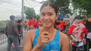 Ratna-Berliana-saat-diwawancara-usai-mengikuti-ajang-lari-finis-kategori-80-umu.jpg